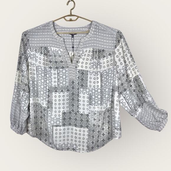 NYDJ Black & White NWT Peasant Blouse Patchwork Floral Design V-Neck Size 3X - Picture 1 of 9